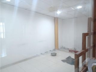 Foto 16 de Mariana de Jesús, Local, 555 m2, 18 ambientes, 6 baños, 4 parqueaderos