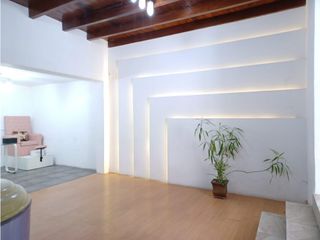 Foto 18 de Mariana de Jesús, Local, 555 m2, 18 ambientes, 6 baños, 4 parqueaderos