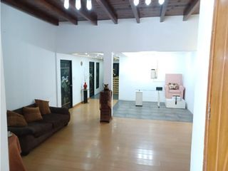 Foto 4 de Mariana de Jesús, Local, 555 m2, 18 ambientes, 6 baños, 4 parqueaderos