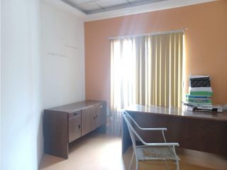 Foto 15 de Mariana de Jesús, Local, 555 m2, 18 ambientes, 6 baños, 4 parqueaderos