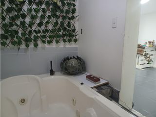 Foto 17 de Mariana de Jesús, Local, 555 m2, 18 ambientes, 6 baños, 4 parqueaderos