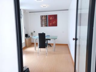 Foto 1 de Mariana de Jesús, Oficina, 15 m2, 1 ambiente, baños comunales