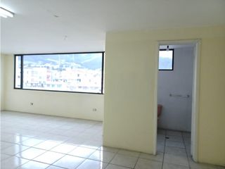 Quito Norte, oficina en renta, 180 m2, 3 ambientes, 2 baños, 1 parqueadero