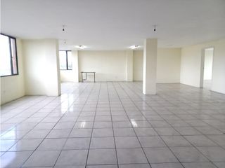 Quito Norte, oficina en renta, 180 m2, 3 ambientes, 2 baños, 1 parqueadero