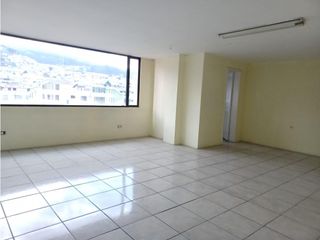 Quito Norte, oficina en renta, 180 m2, 3 ambientes, 2 baños, 1 parqueadero