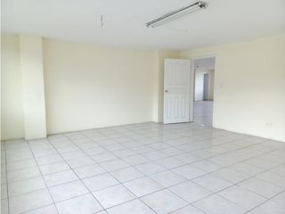 Quito Norte, oficina en renta, 180 m2, 3 ambientes, 2 baños, 1 parqueadero