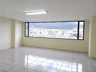 Quito Norte, oficina en renta, 180 m2, 3 ambientes, 2 baños, 1 parqueadero