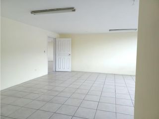 Quito Norte, oficina en renta, 180 m2, 3 ambientes, 2 baños, 1 parqueadero