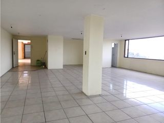 Quito Norte, oficina en renta, 180 m2, 3 ambientes, 2 baños, 1 parqueadero