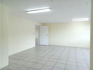 Quito Norte, oficina en renta, 180 m2, 3 ambientes, 2 baños, 1 parqueadero