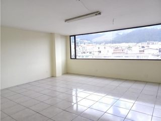 Quito Norte, oficina en renta, 180 m2, 3 ambientes, 2 baños, 1 parqueadero