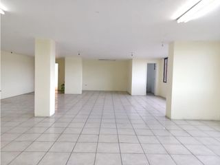 Quito Norte, oficina en renta, 180 m2, 3 ambientes, 2 baños, 1 parqueadero