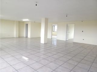 Quito Norte, oficina en renta, 180 m2, 3 ambientes, 2 baños, 1 parqueadero