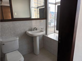 La Colón, Oficina en renta, 85 m2, 3 ambientes, 1 baño, 1 parqueadero