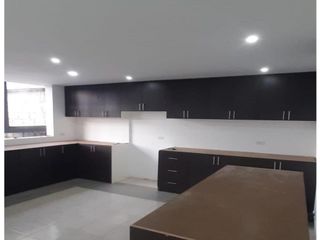 Nayón, Casa Comercial en renta, 270 m2, 15 ambientes, 6 baños, 2 parqueaderos