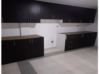 Nayón, Casa Comercial en renta, 270 m2, 15 ambientes, 6 baños, 2 parqueaderos