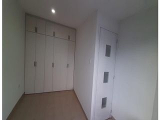 Nayón, Casa Comercial en renta, 270 m2, 15 ambientes, 6 baños, 2 parqueaderos