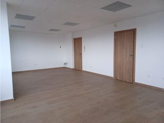 Mañosca, Oficina en renta, 60 m2, 2 ambientes, 2 baños, 1 parqueadero