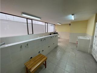 Foto 2 de República de El Salvador, Local en renta, 100 m2, 4 ambientes, 3 baños, 1 parqueadero