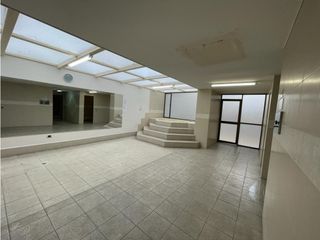 Foto 1 de República de El Salvador, Local en renta, 100 m2, 4 ambientes, 3 baños, 1 parqueadero