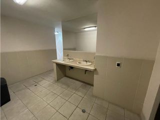 Foto 4 de República de El Salvador, Local en renta, 100 m2, 4 ambientes, 3 baños, 1 parqueadero