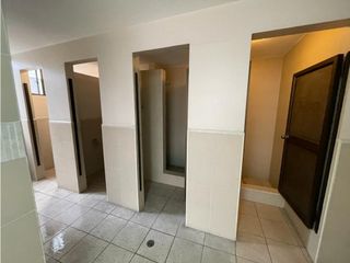 Foto 8 de República de El Salvador, Local en renta, 100 m2, 4 ambientes, 3 baños, 1 parqueadero