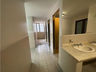 Foto 6 de República de El Salvador, Local en renta, 100 m2, 4 ambientes, 3 baños, 1 parqueadero