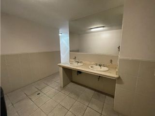 Foto 5 de República de El Salvador, Local en renta, 100 m2, 4 ambientes, 3 baños, 1 parqueadero