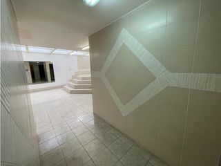 Foto 9 de República de El Salvador, Local en renta, 100 m2, 4 ambientes, 3 baños, 1 parqueadero