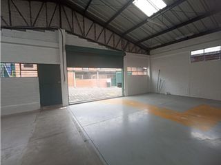 Foto 4 de El Condado, Galpón en renta, 322 m2, 2 ambientes, 1 baño, 1 parqueadero