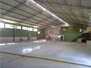 Foto 3 de Amaguaña, Galpón en renta, 2000 m2, 3 ambientes, 2 baños, parqueaderos