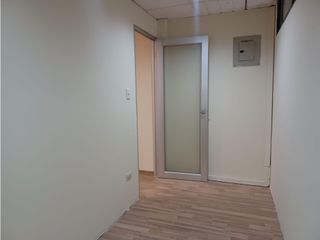 La Mariscal, Oficina en renta, 142 m2, 3 ambientes, 2 baños, 1 parqueadero