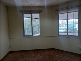 La Mariscal, Oficina en renta, 142 m2, 3 ambientes, 2 baños, 1 parqueadero