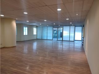 La Mariscal, Oficina en renta, 142 m2, 3 ambientes, 2 baños, 1 parqueadero