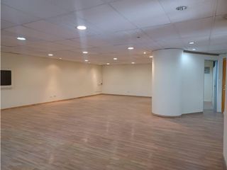 La Mariscal, Oficina en renta, 142 m2, 3 ambientes, 2 baños, 1 parqueadero