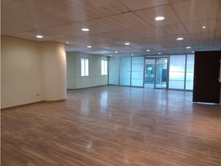 La Mariscal, Oficina en renta, 142 m2, 3 ambientes, 2 baños, 1 parqueadero