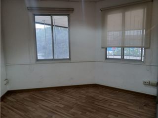 La Mariscal, Oficina en renta, 142 m2, 3 ambientes, 2 baños, 1 parqueadero