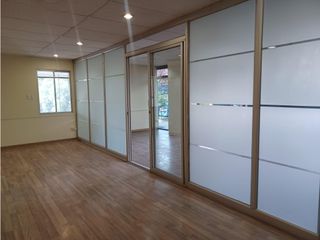 La Mariscal, Oficina en renta, 142 m2, 3 ambientes, 2 baños, 1 parqueadero