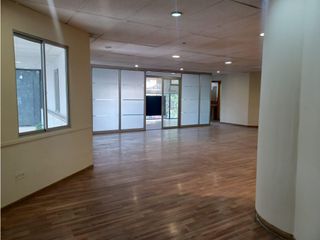 La Mariscal, Oficina en renta, 142 m2, 3 ambientes, 2 baños, 1 parqueadero