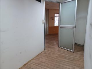 La Mariscal, Oficina en renta, 142 m2, 3 ambientes, 2 baños, 1 parqueadero