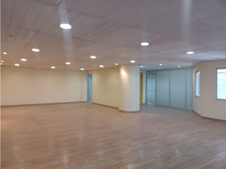 La Mariscal, Oficina en renta, 142 m2, 3 ambientes, 2 baños, 1 parqueadero