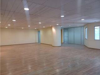 La Mariscal, Oficina en renta, 142 m2, 3 ambientes, 2 baños, 1 parqueadero