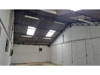 Foto 1 de La Kennedy, bodega en renta, 175 m2, 5 ambientes, 2 baños, 1 parqueadero
