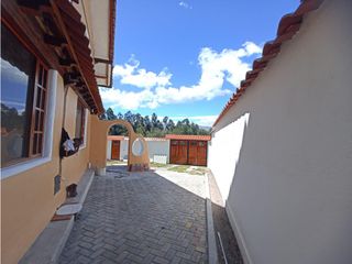 Foto 5 de Inchalillo Sangolqui, 2 Casas en venta, 165 m2 y 100 m2, 5 habitaciones, 4 parqueaderos
