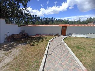 Foto 2 de Inchalillo Sangolqui, 2 Casas en venta, 165 m2 y 100 m2, 5 habitaciones, 4 parqueaderos