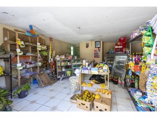 San Isidro del Inca, Casa rentera en venta, 296 m2, 5 departamentos, 2 locales, 1 parqueadero