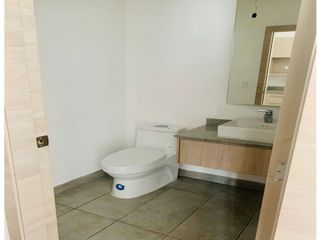 Foto 6 de Mariana de Jesús, Oficina en renta, 49 m2, 1 ambiente, 1 baño, 1 parqueadero