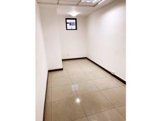 Foto 12 de Rumipamba, Oficina en renta, 57 m2, 2 ambientes, 2 baños, 2 parqueaderos