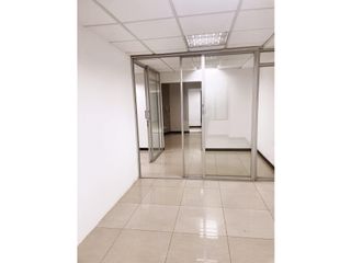 Foto 11 de Rumipamba, Oficina en renta, 57 m2, 2 ambientes, 2 baños, 2 parqueaderos