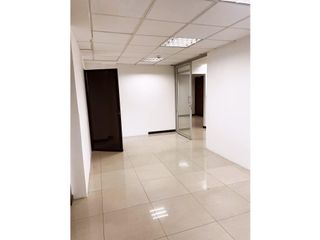 Foto 10 de Rumipamba, Oficina en renta, 57 m2, 2 ambientes, 2 baños, 2 parqueaderos